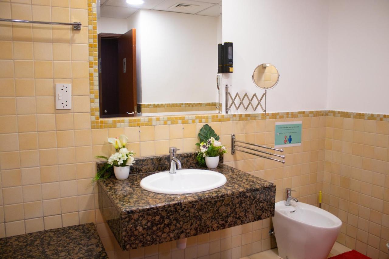 Lunar Hostel 96 Dubai Dış mekan fotoğraf