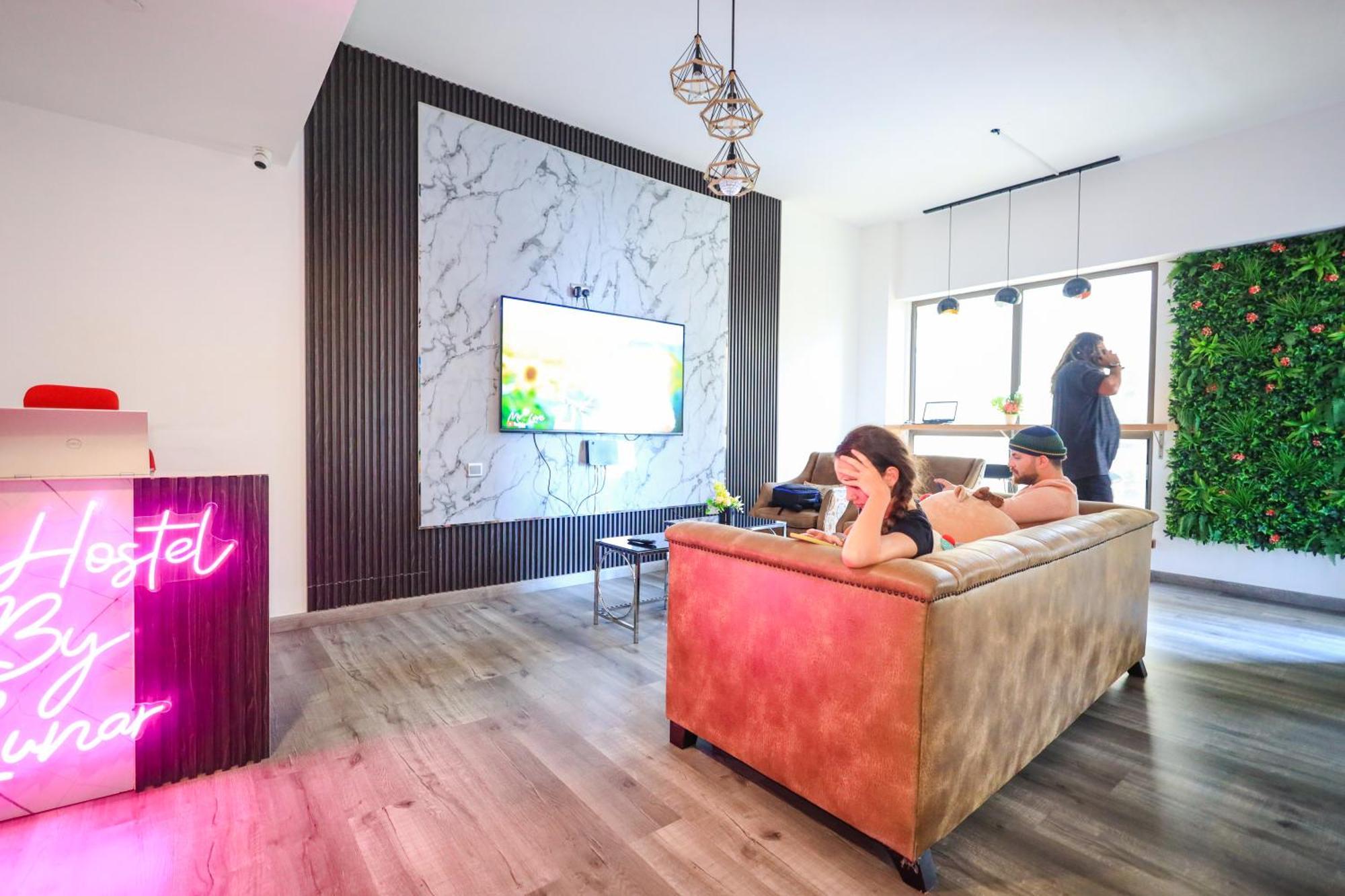 Lunar Hostel 96 Dubai Dış mekan fotoğraf
